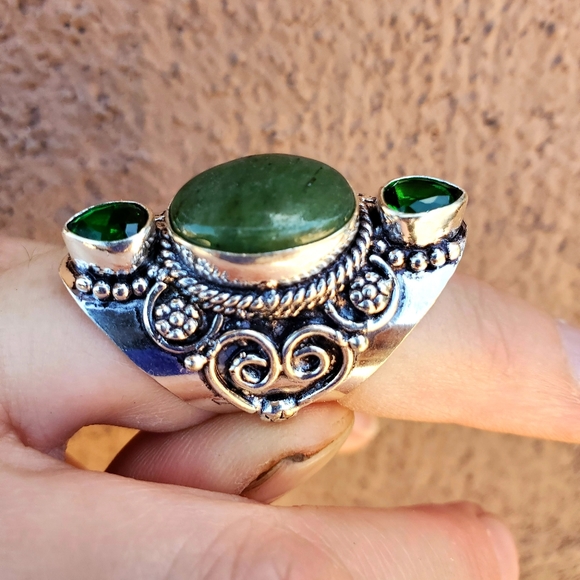 New Green Serpentine & Chrome Diopside Silver Statement Ring. - Picture 8 of 13